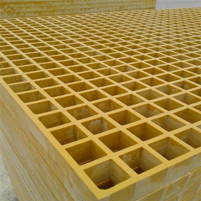 玻璃鋼格柵蓋板與玻璃鋼格柵板 特性、區(qū)別與應(yīng)用